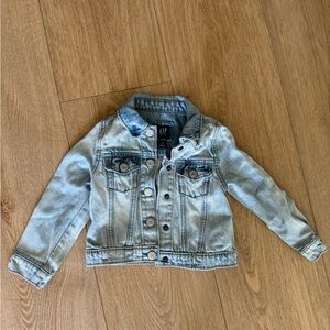 Cutest GAP kids denim jacket size 3years